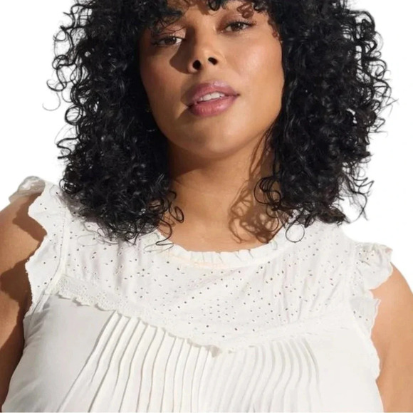 Torrid White Eyelet Top Plus Size 5 (28) Cloud Dancer Blouse Pintuck Whimsy Twee - Picture 4 of 4